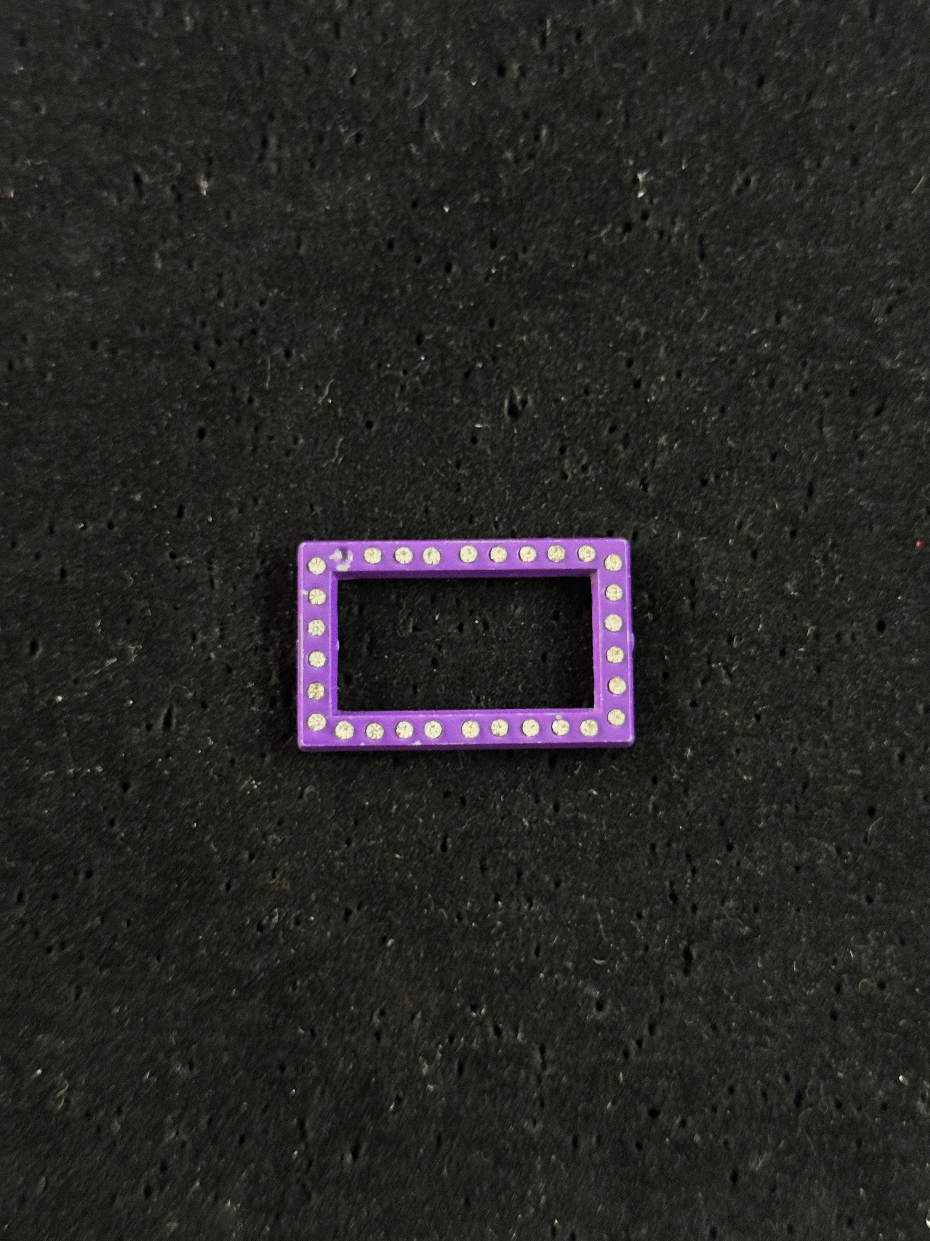 Pin Contorno Morado