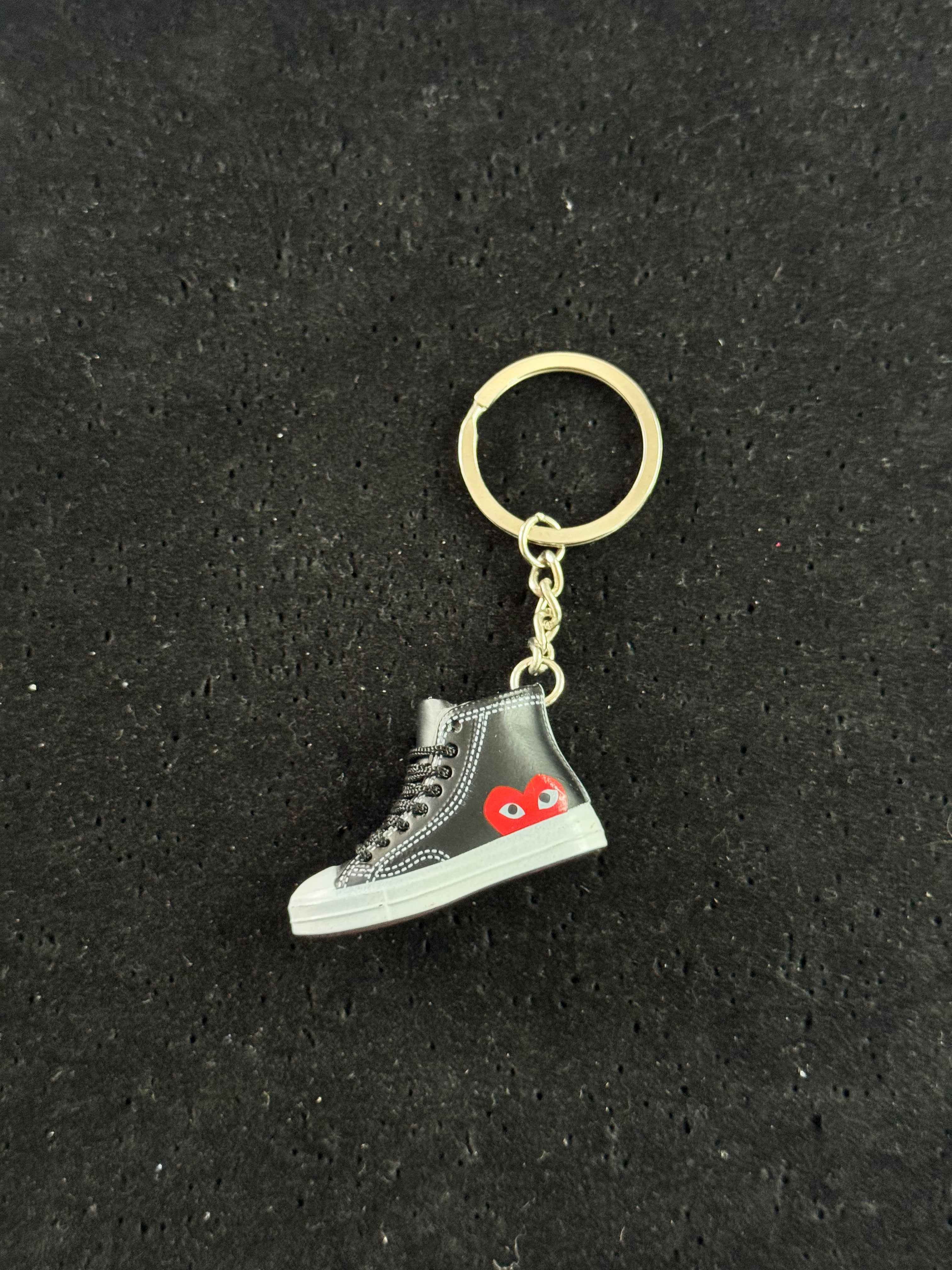 Llavero Converse x CDG