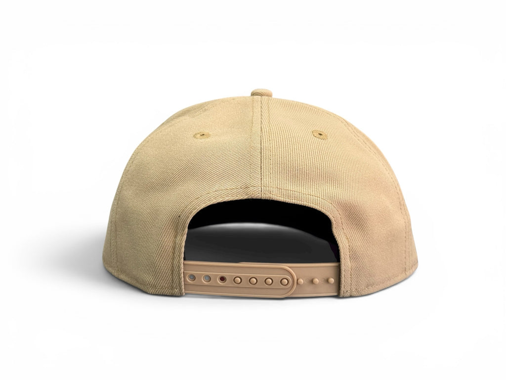 Gorra JR Caps MTY New York Yankees beige con cierre snapback ajustable vista trasera