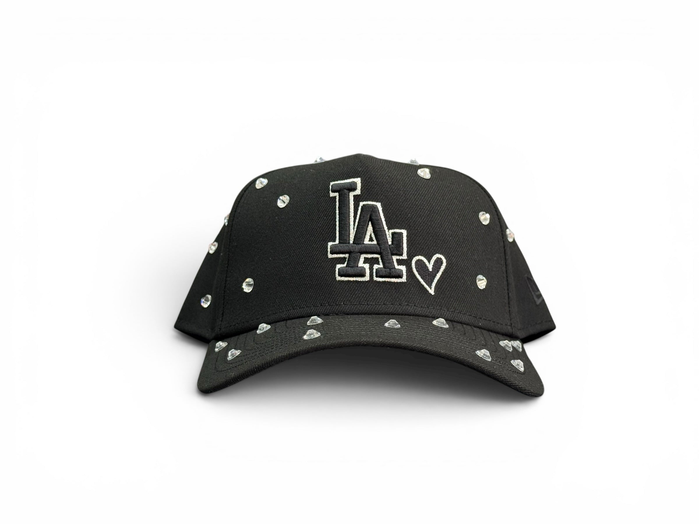 Gorra negra JR Caps MTY de béisbol con logo de Dodgers, corazón bordado y cristales brillantes incrustados.